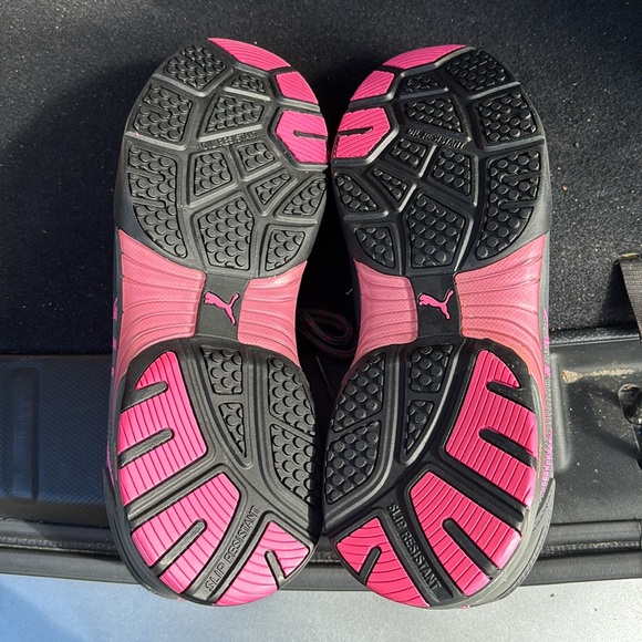 Like new, never worn Puma Sneaker - Picture 3 of 4